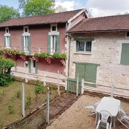 Holiday home Maison Au Bord De La Riviere Dronne En Perigord *